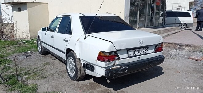 Mercedes E 250 1988, 325,800 km - 2.5 l - Bakı