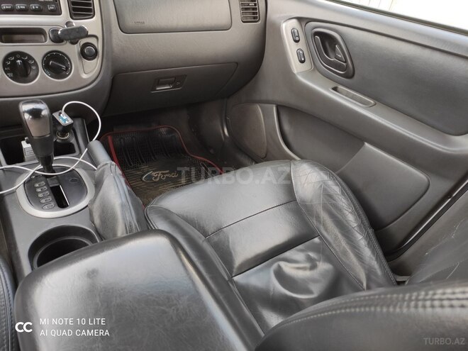 Ford Escape 2004, 200,500 km - 3.0 l - Sumqayıt