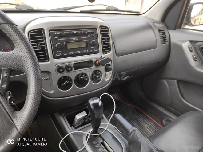 Ford Escape 2004, 200,500 km - 3.0 l - Sumqayıt