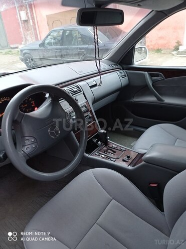 Mercedes E 240 2000, 296,000 km - 2.6 l - Bakı