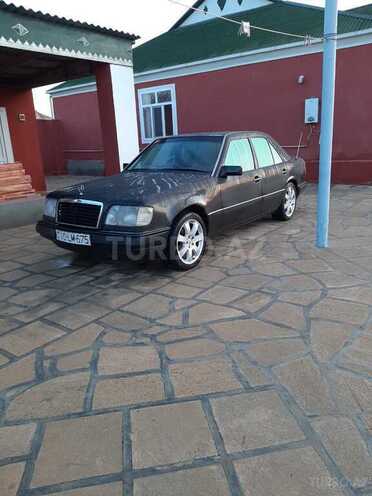 Mercedes E 220 1993, 234,567 km - 2.2 l - Bakı