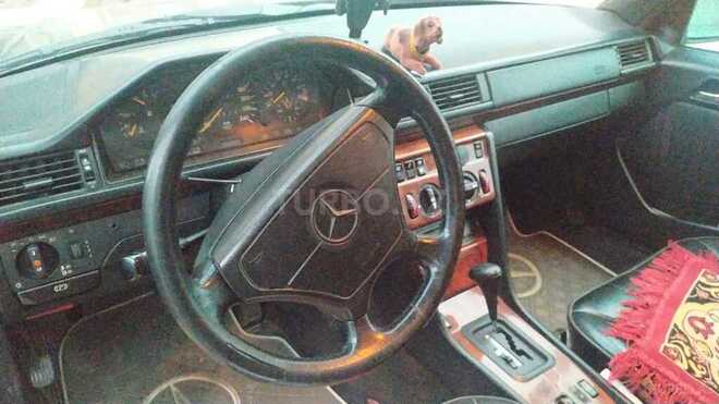 Mercedes E 220 1993, 234,567 km - 2.2 l - Bakı