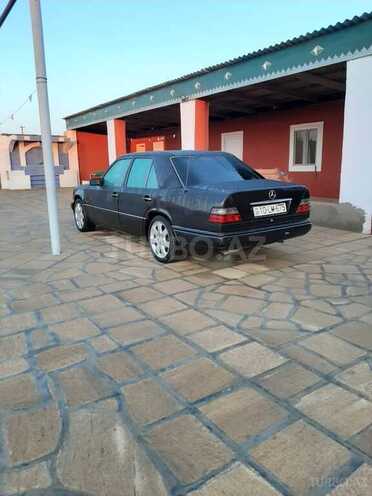 Mercedes E 220 1993, 234,567 km - 2.2 l - Bakı