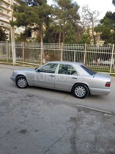 Mercedes E 220 1995, 394,000 km - 2.2 л - Bakı