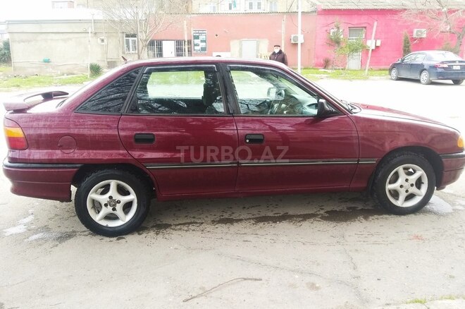 Opel Astra 1993, 350,000 km - 1.8 l - Bakı