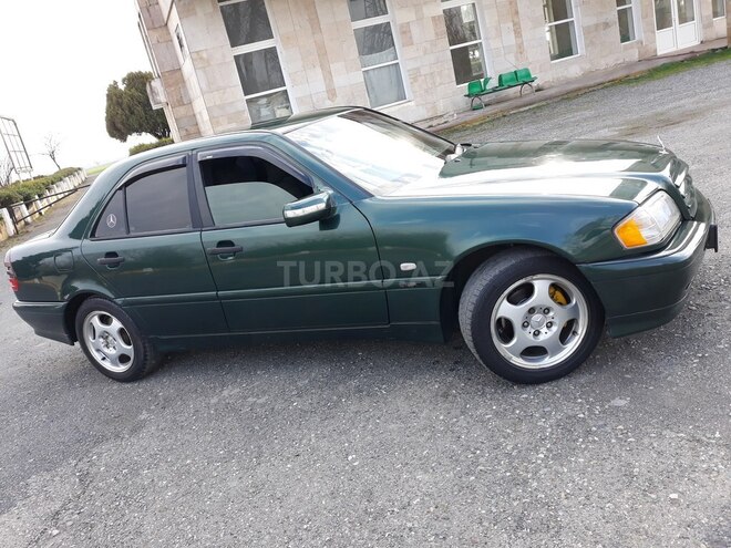 Mercedes C 240 1998, 298,000 km - 2.4 l - Qax