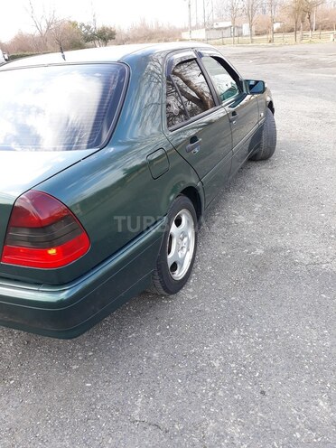 Mercedes C 240 1998, 298,000 km - 2.4 l - Qax