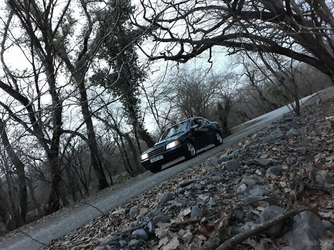 Mercedes C 240 1998, 298,000 km - 2.4 l - Qax