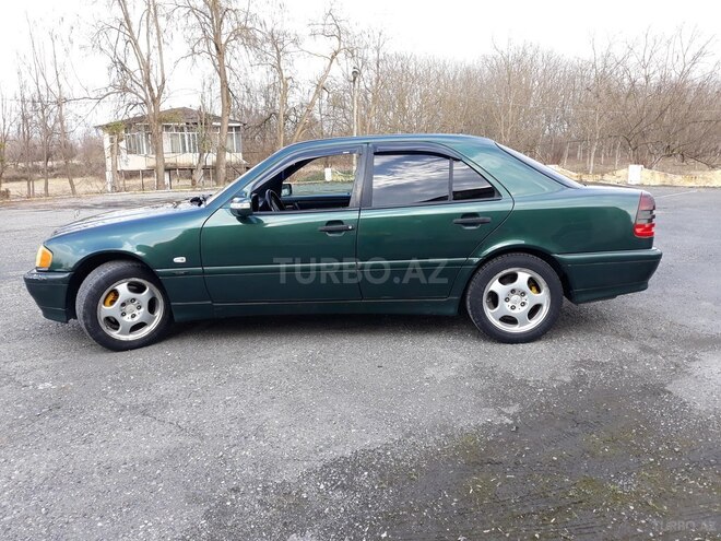 Mercedes C 240 1998, 298,000 km - 2.4 l - Qax