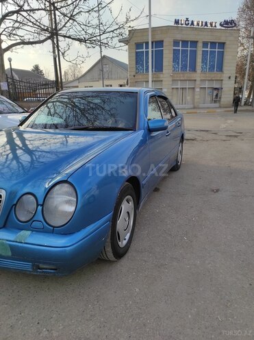 Mercedes E 220 1997, 451,652 km - 2.2 l - Tovuz