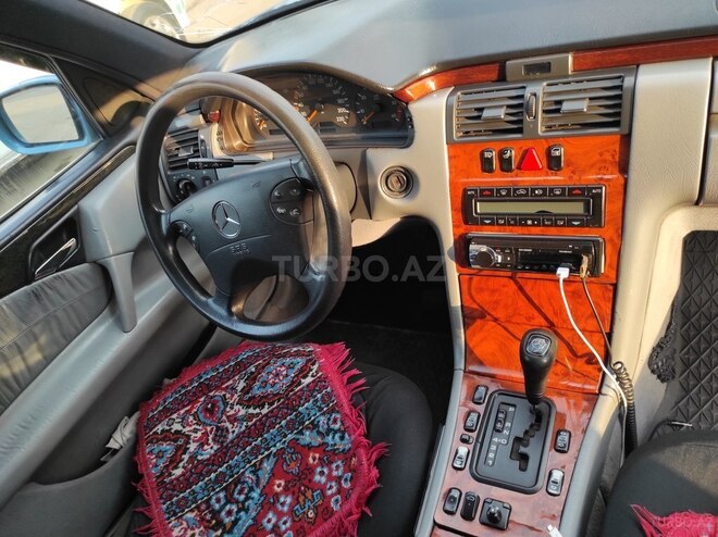 Mercedes E 220 1997, 451,652 km - 2.2 l - Tovuz