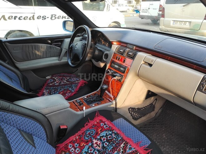 Mercedes E 220 1997, 451,652 km - 2.2 l - Tovuz