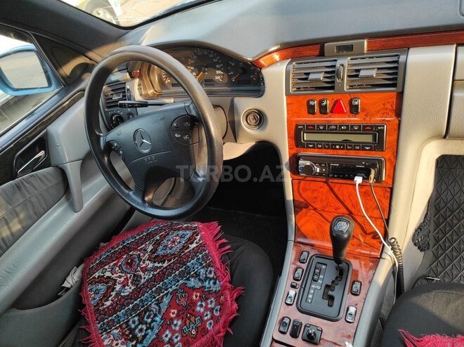 Mercedes E 220 1997, 451,652 km - 2.2 l - Tovuz