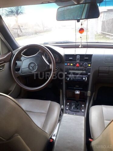 Mercedes C 230 1996, 238,441 km - 2.3 л - Qax