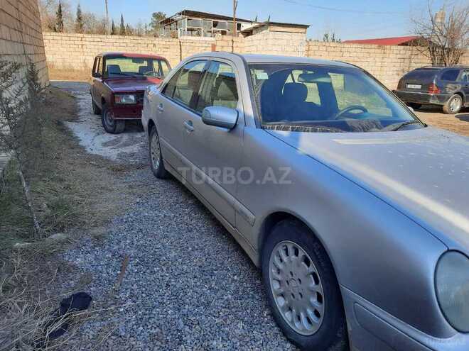 Mercedes E 200 2000, 251,321 km - 2.0 l - Biləsuvar