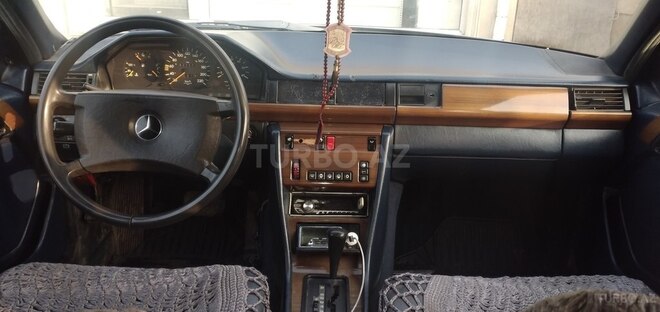 Mercedes E 250 1990, 253,685 km - 2.5 l - Beyləqan