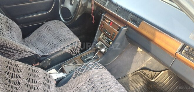 Mercedes E 250 1990, 253,685 km - 2.5 l - Beyləqan