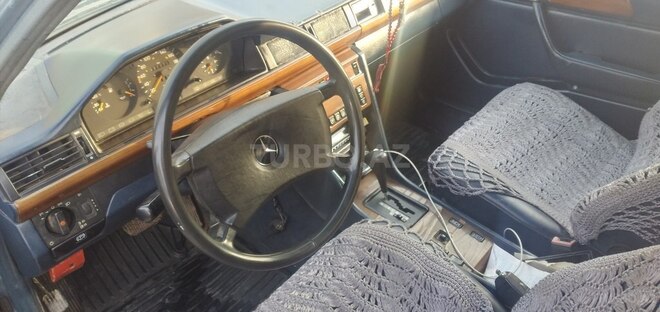 Mercedes E 250 1990, 253,685 km - 2.5 l - Beyləqan
