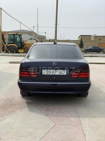 Mercedes E 270 2000, 299,000 km - 2.7 l - Sumqayıt
