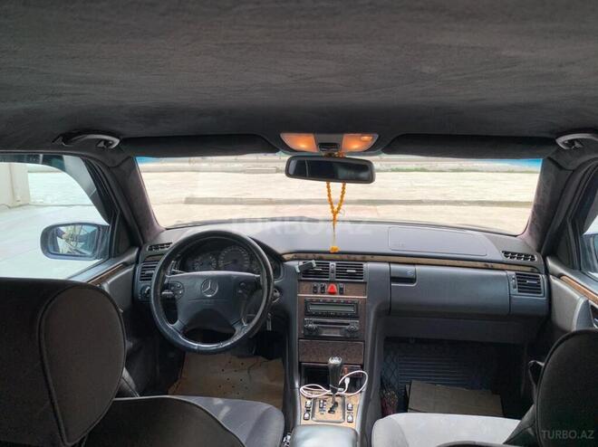 Mercedes E 270 2000, 299,000 km - 2.7 l - Sumqayıt