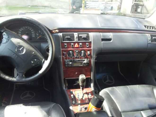Mercedes E 220 1999, 320,000 km - 2.2 l - Bakı