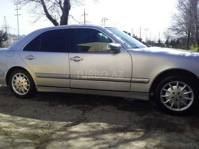 Mercedes E 220 1999, 320,000 km - 2.2 l - Bakı