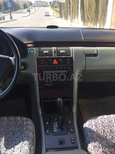 Mercedes E 320 1995, 200,000 km - 3.2 l - Bakı