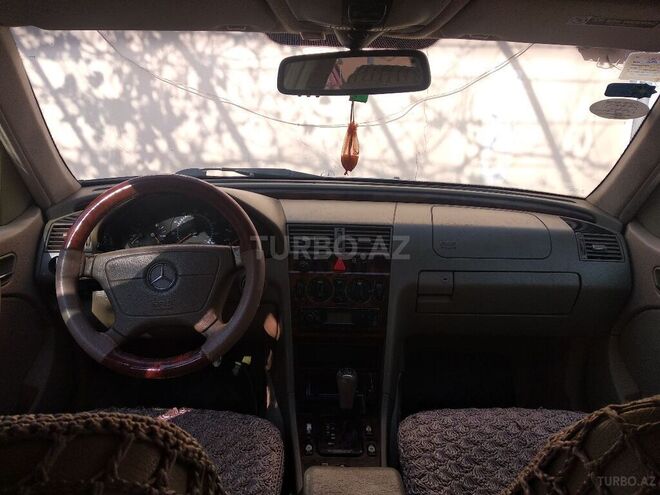 Mercedes C 230 2000, 210,297 km - 2.3 л - Qusar