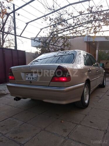 Mercedes C 230 2000, 210,297 km - 2.3 л - Qusar