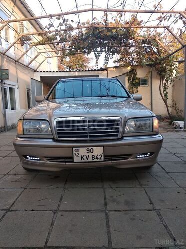 Mercedes C 230 2000, 210,297 km - 2.3 л - Qusar