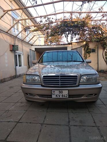 Mercedes C 230 2000, 210,297 km - 2.3 л - Qusar