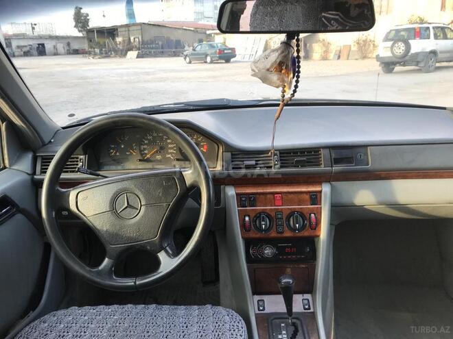 Mercedes E 220 1993, 432,000 km - 2.2 l - Bakı