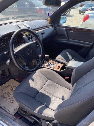 Mercedes E 240 1998, 385,000 km - 2.4 л - Sumqayıt