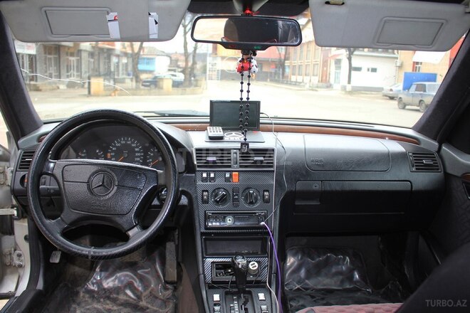 Mercedes C 200 1994, 597,803 km - 2.0 l - Qusar