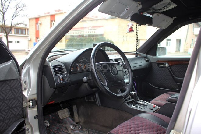 Mercedes C 200 1994, 597,803 km - 2.0 l - Qusar