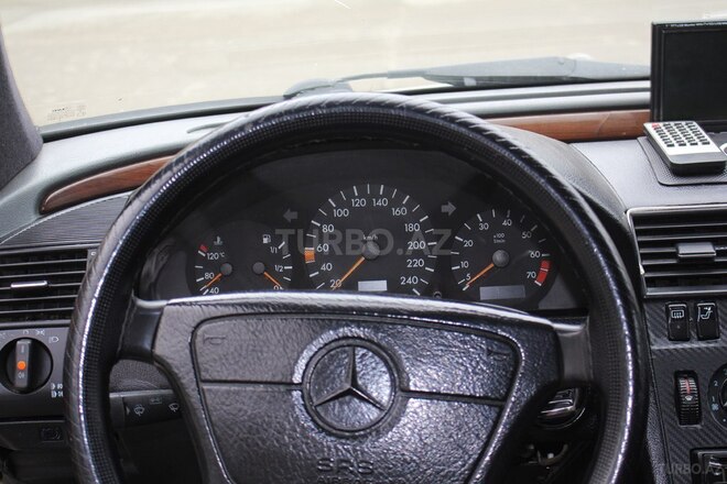 Mercedes C 200 1994, 597,803 km - 2.0 l - Qusar