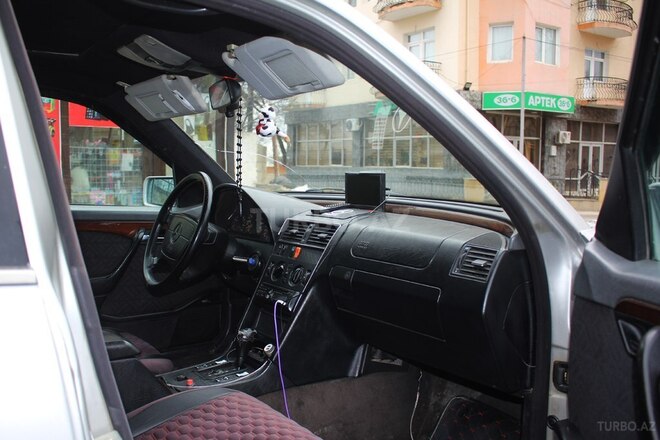 Mercedes C 200 1994, 597,803 km - 2.0 l - Qusar