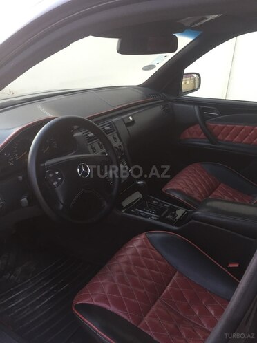 Mercedes E 240 2001, 266,400 km - 2.4 l - Bakı