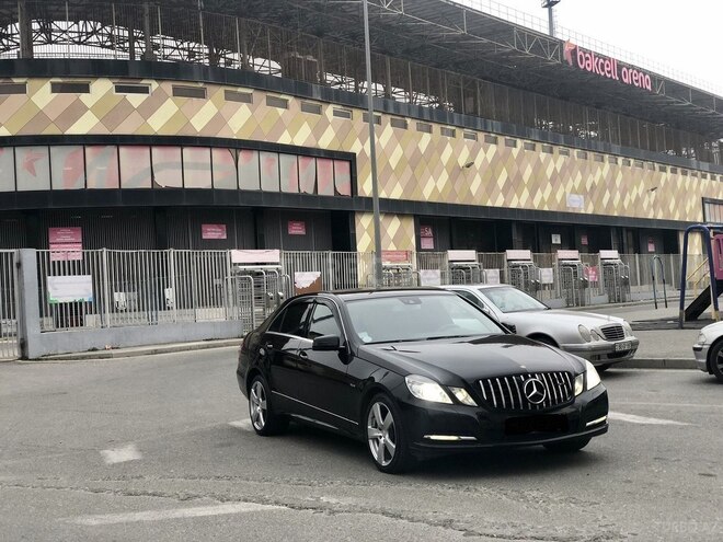 Mercedes E 220 2010, 258,567 km - 2.2 л - Bakı