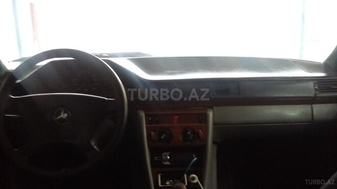 Mercedes E 200 1991, 150,000 km - 2.0 л - Saatlı