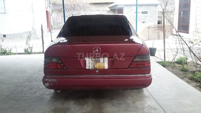 Mercedes E 200 1991, 150,000 km - 2.0 л - Saatlı
