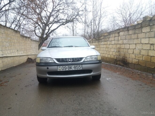 Opel Vectra 1998, 300,000 km - 1.8 l - Quba