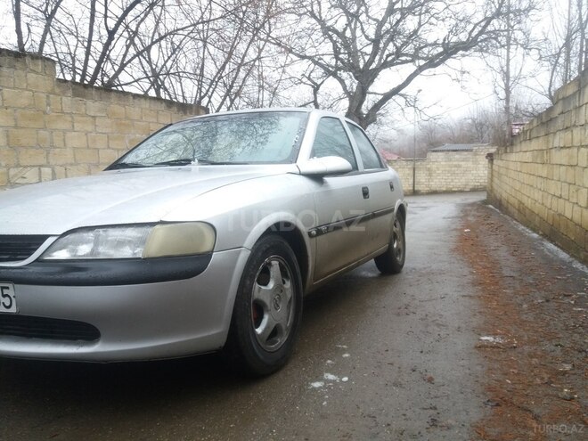 Opel Vectra 1998, 300,000 km - 1.8 l - Quba