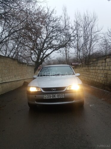 Opel Vectra 1998, 300,000 km - 1.8 l - Quba