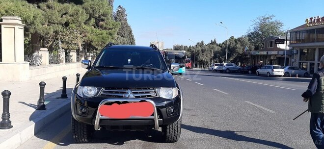 Mitsubishi L200 2013, 209,000 km - 2.5 l - Bakı