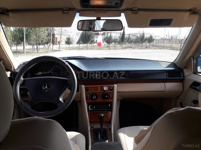 Mercedes E 200 1993, 576,786 km - 2.0 l - Füzuli