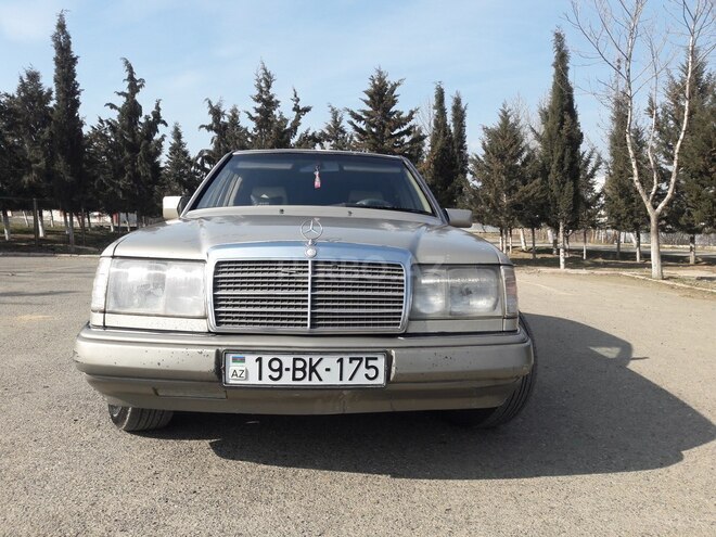 Mercedes E 200 1993, 576,786 km - 2.0 l - Füzuli