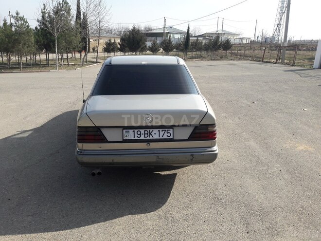 Mercedes E 200 1993, 576,786 km - 2.0 l - Füzuli