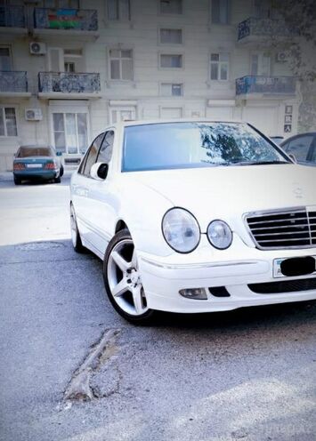 Mercedes E 260 2001, 220,000 km - 2.6 l - Bakı
