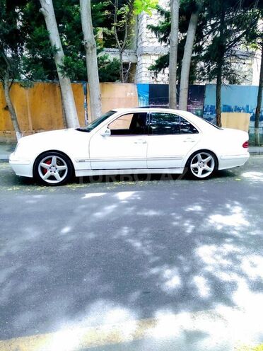 Mercedes E 260 2001, 220,000 km - 2.6 l - Bakı